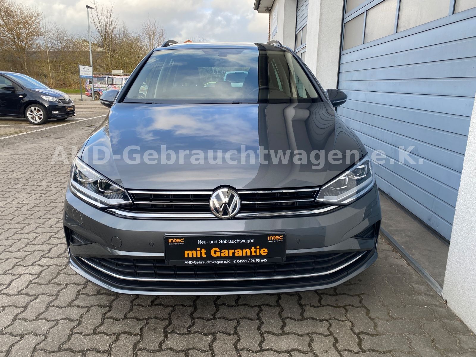 Fahrzeugabbildung Volkswagen Golf Sportsvan VII 1.5 TSI LED Navi PDC Kamera