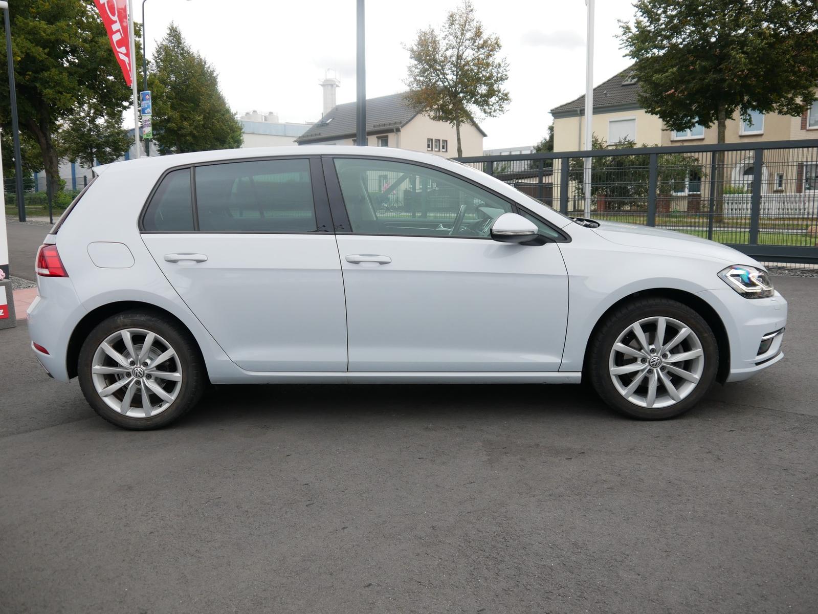 Volkswagen Golf VII 1.5 TSI Highline AHK LED Standheizung