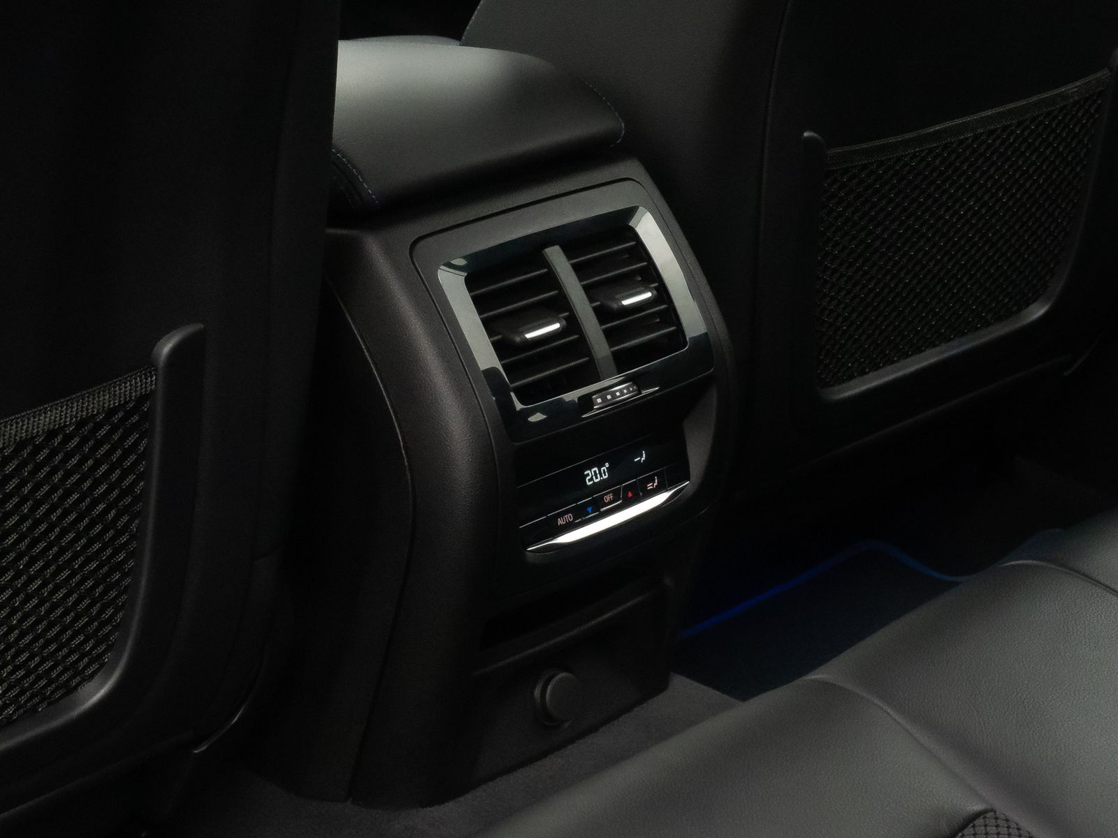 Fahrzeugabbildung BMW X3 xD20d M Sport Alarm HiFi GeschwindigRe 19Zoll