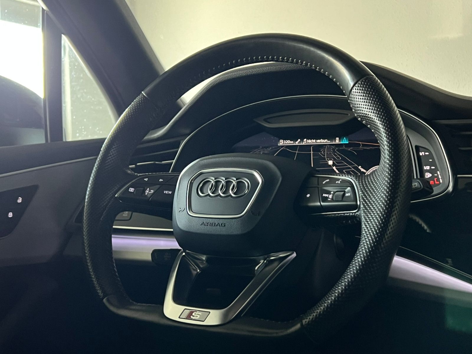 Fahrzeugabbildung Audi Q7 50 TDI Quattro S-LINE/PANO/ACC/MATRIX/7-SITZ