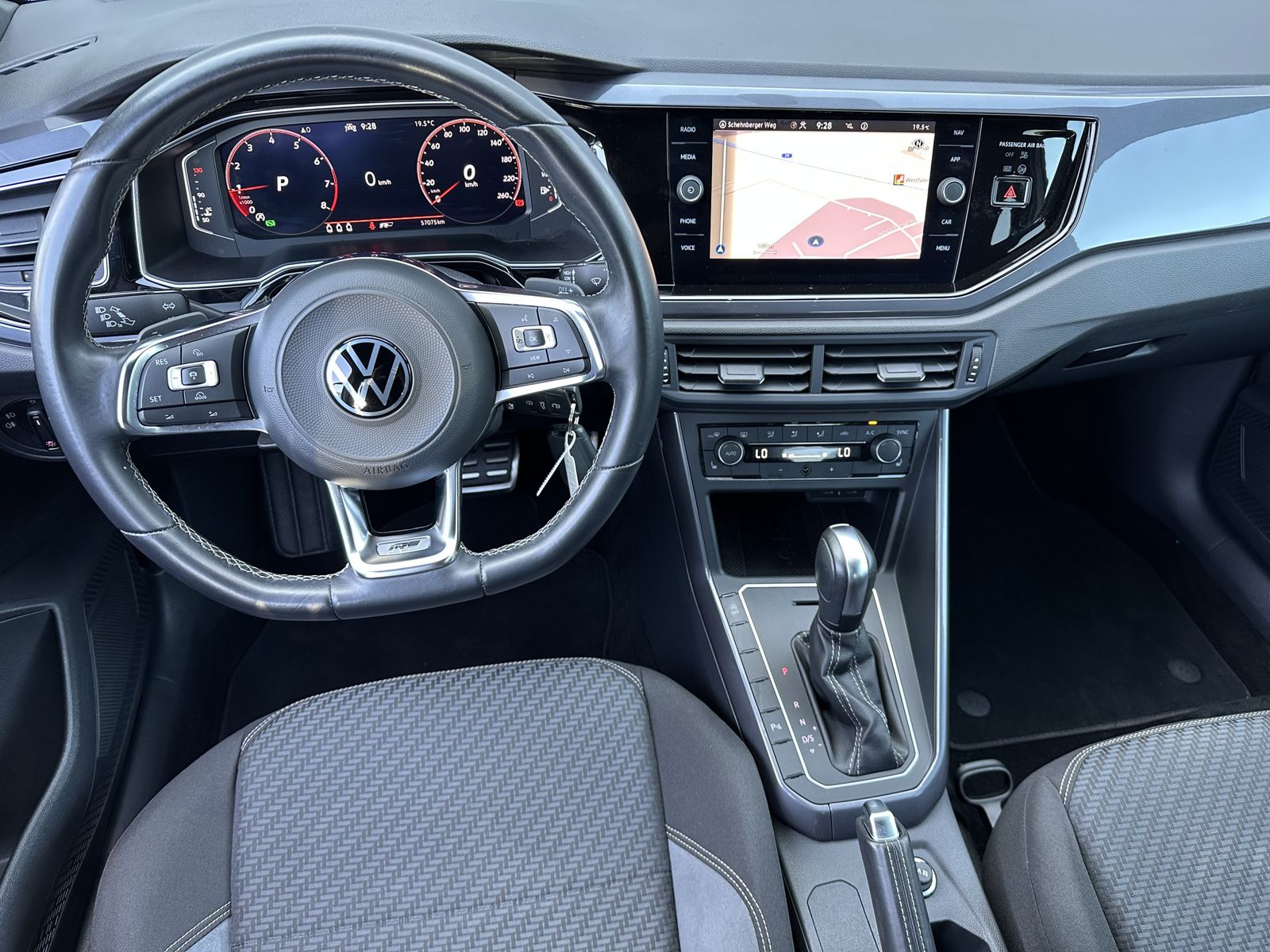 Fahrzeugabbildung Volkswagen Polo 1.0 TSI DSG R-Line NAV+LED+DIGDISPLAY+BEATS