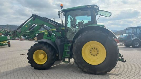 John Deere 6210R