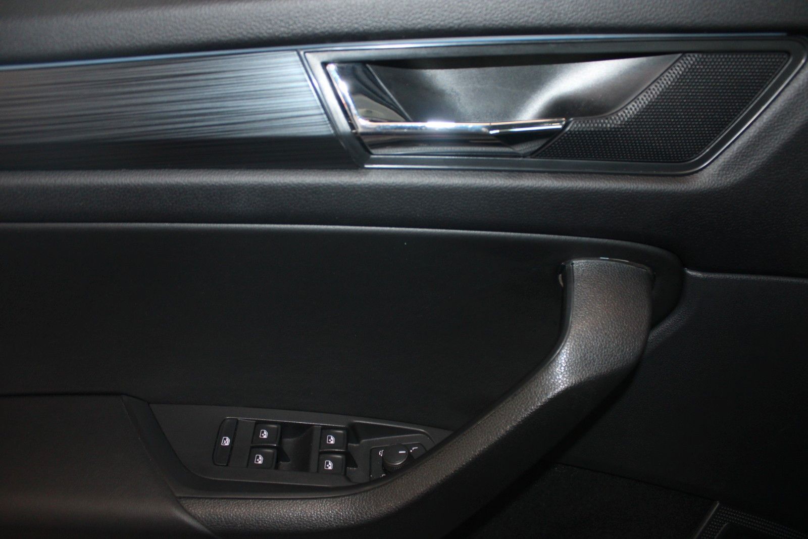 Fahrzeugabbildung SKODA Kodiaq DSG 4x4 SOLEIL LED AHK LEDER ACC STDHZ