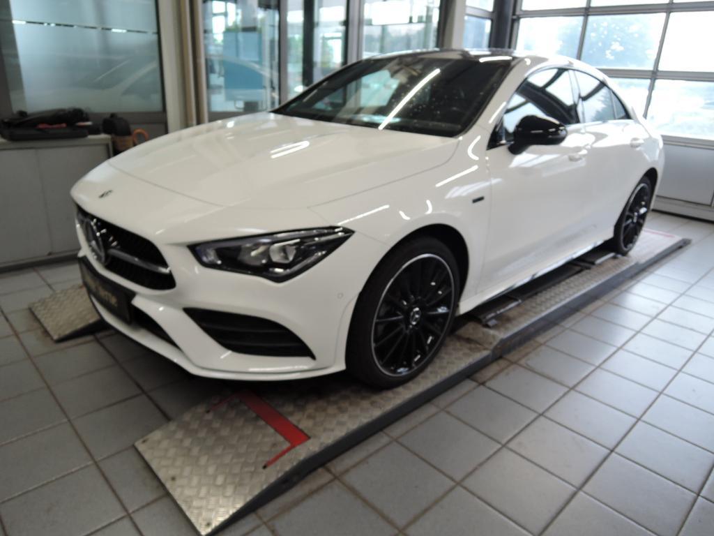 Mercedes-Benz CLA 250 e Coupé AMG*Edition*Night*LED*Panorama-D