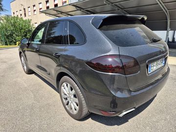 Porsche Cayenne - 4