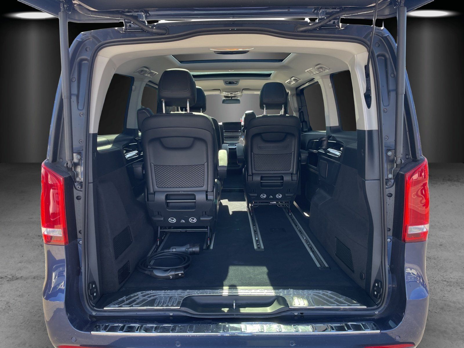 Fahrzeugabbildung Mercedes-Benz EQV300 L AVANTGAR Pano DISTRO Sitzklima AIRMATIC