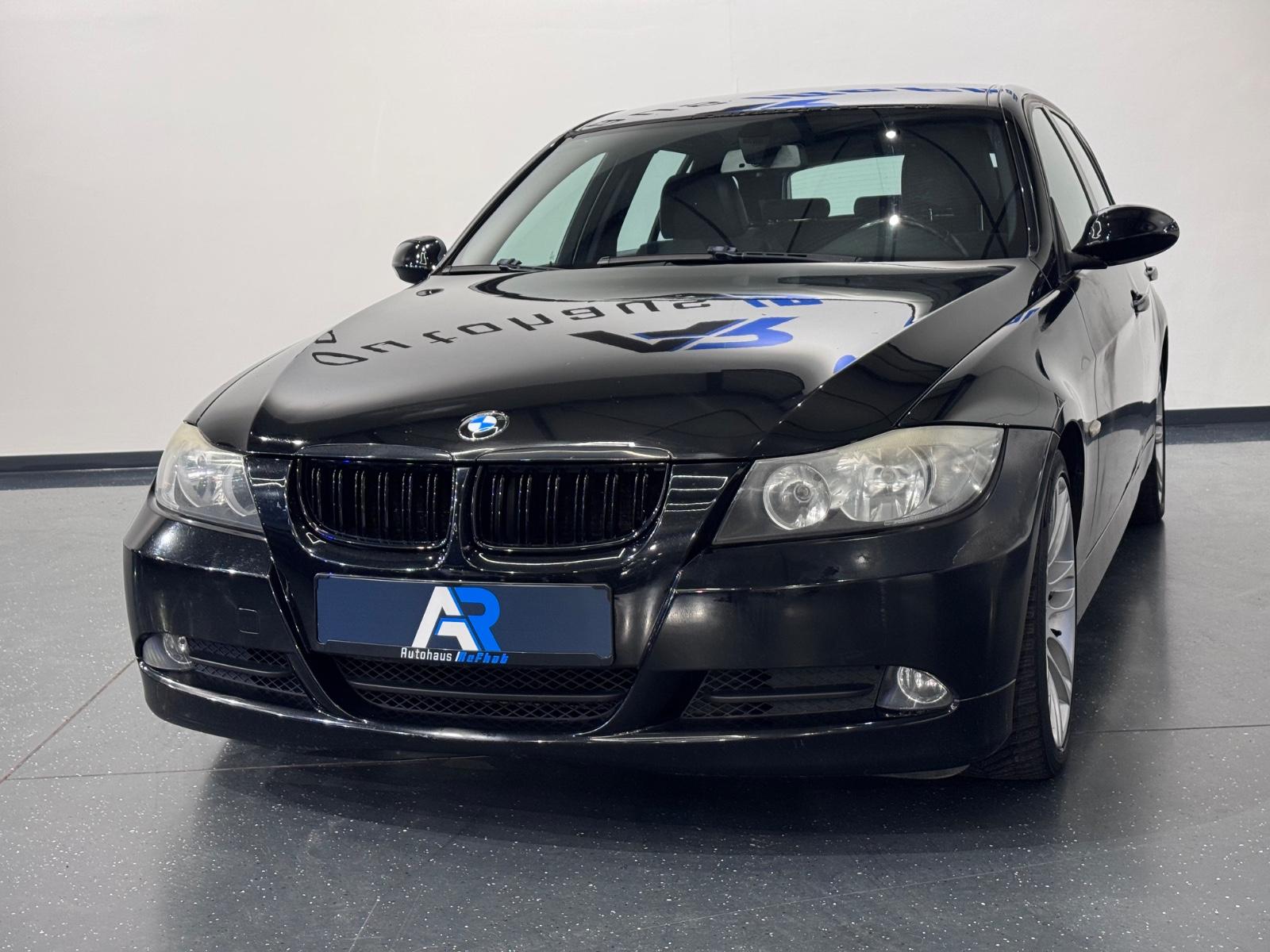 BMW 320 2007 — rear view