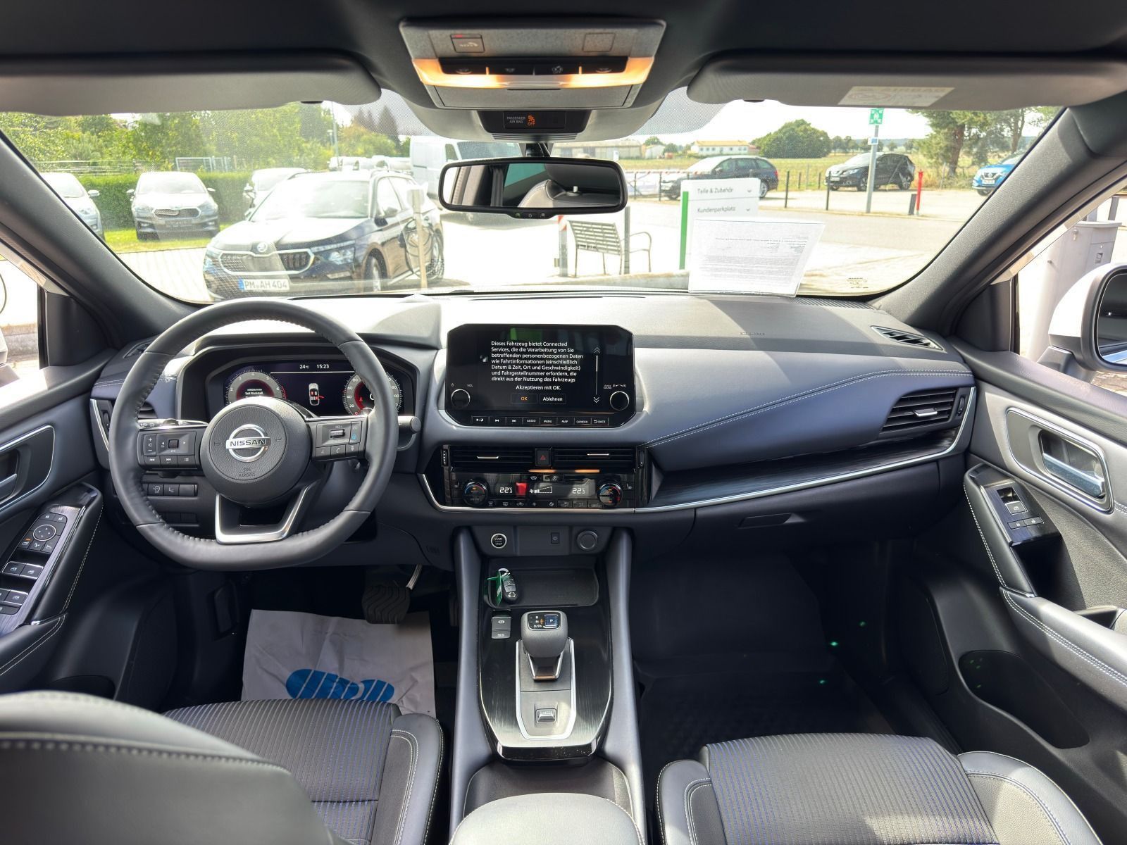 Fahrzeugabbildung Nissan Qashqai 1.3 DIG-T Tekna*AHK*360°Cam*Head-Up*eHec