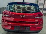 Hyundai i30 STYLE NAVI LED RFK PDC 1.5 MPI 70,6kW96PS... - Hyundai i30: Rot