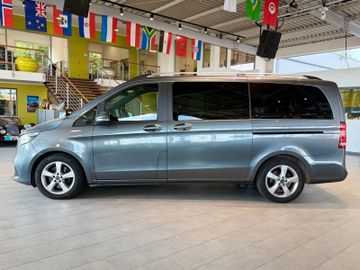 Mercedes V 220 - 2