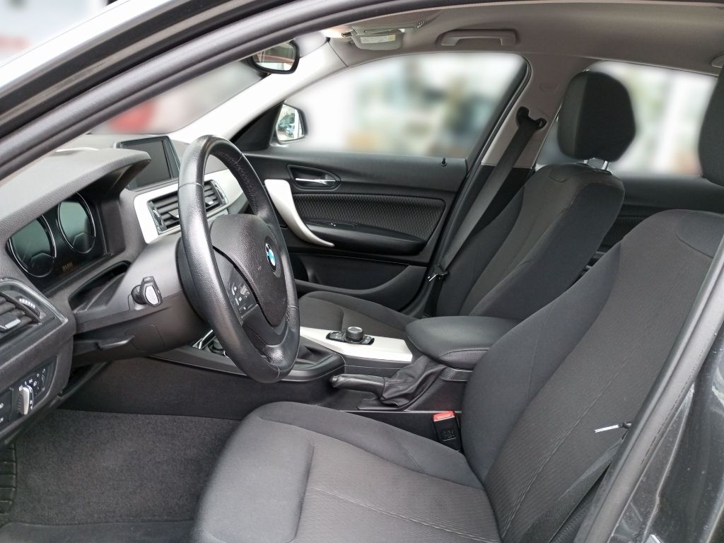 Fahrzeugabbildung BMW 118 I Advantage, PDC + Sitzheizung