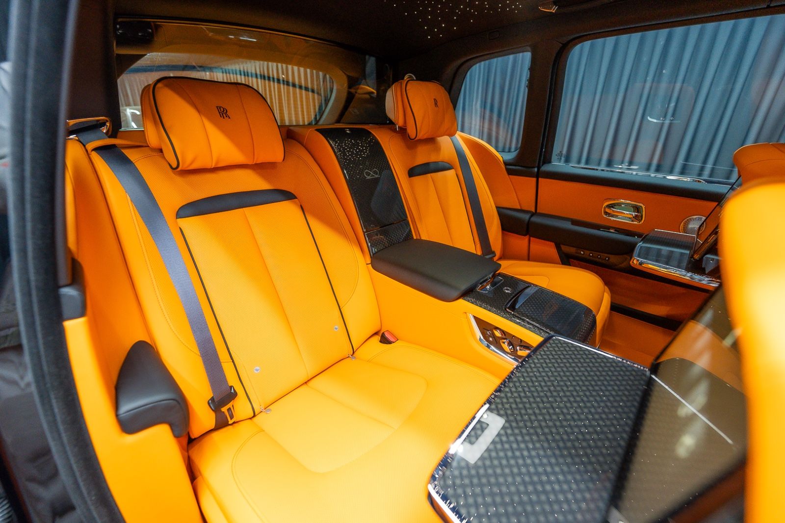 Fahrzeugabbildung Rolls-Royce Cullinan Black Badge 4Seats Starlight 2025 FULL