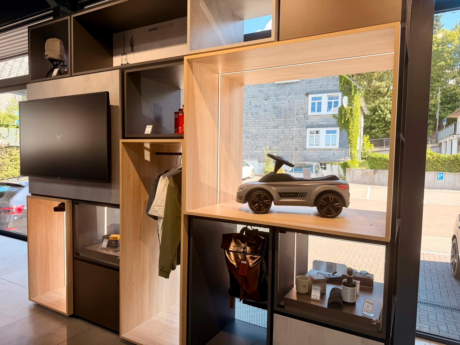 showroom-image-top