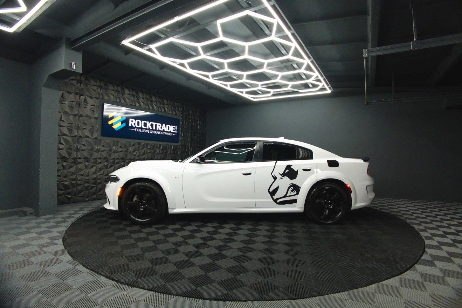 Fahrzeugabbildung Dodge Charger 3.6 4x4 SRT WIDE BODY ANGRY PANDA | LED