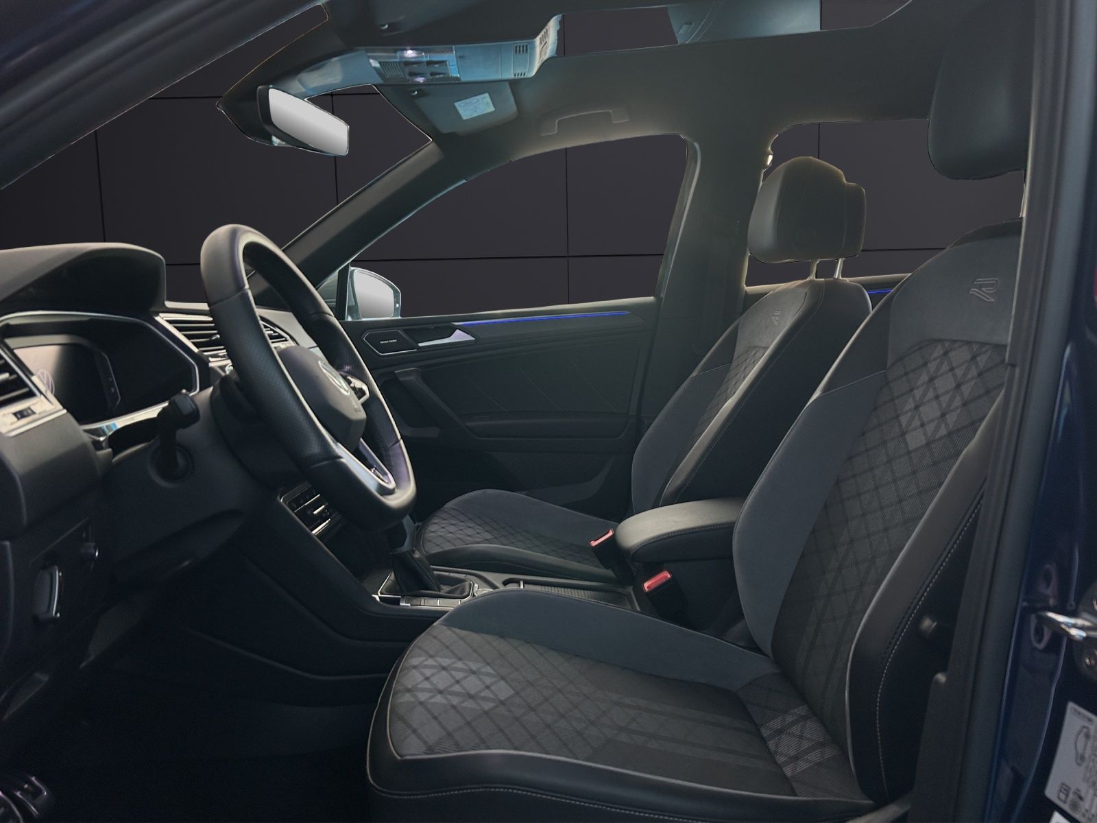 Fahrzeugabbildung Volkswagen Tiguan Allspace R-Line TDI 4M DSG IQ.Light ACC A