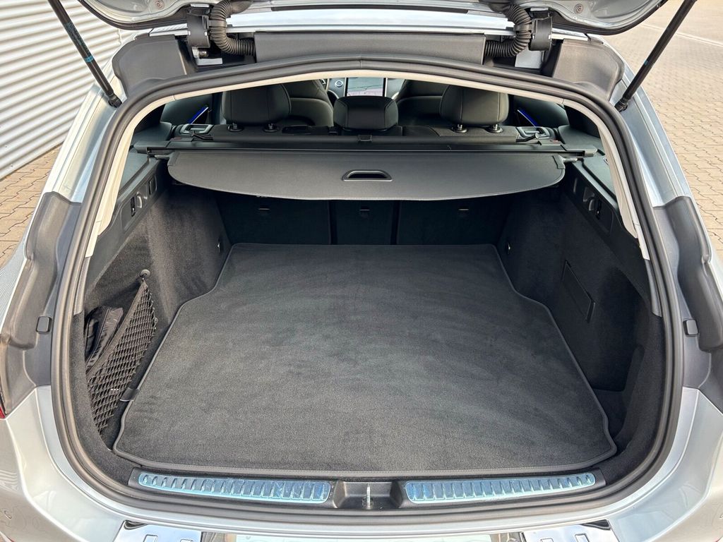 MERCEDES-BENZ C-Class 2025