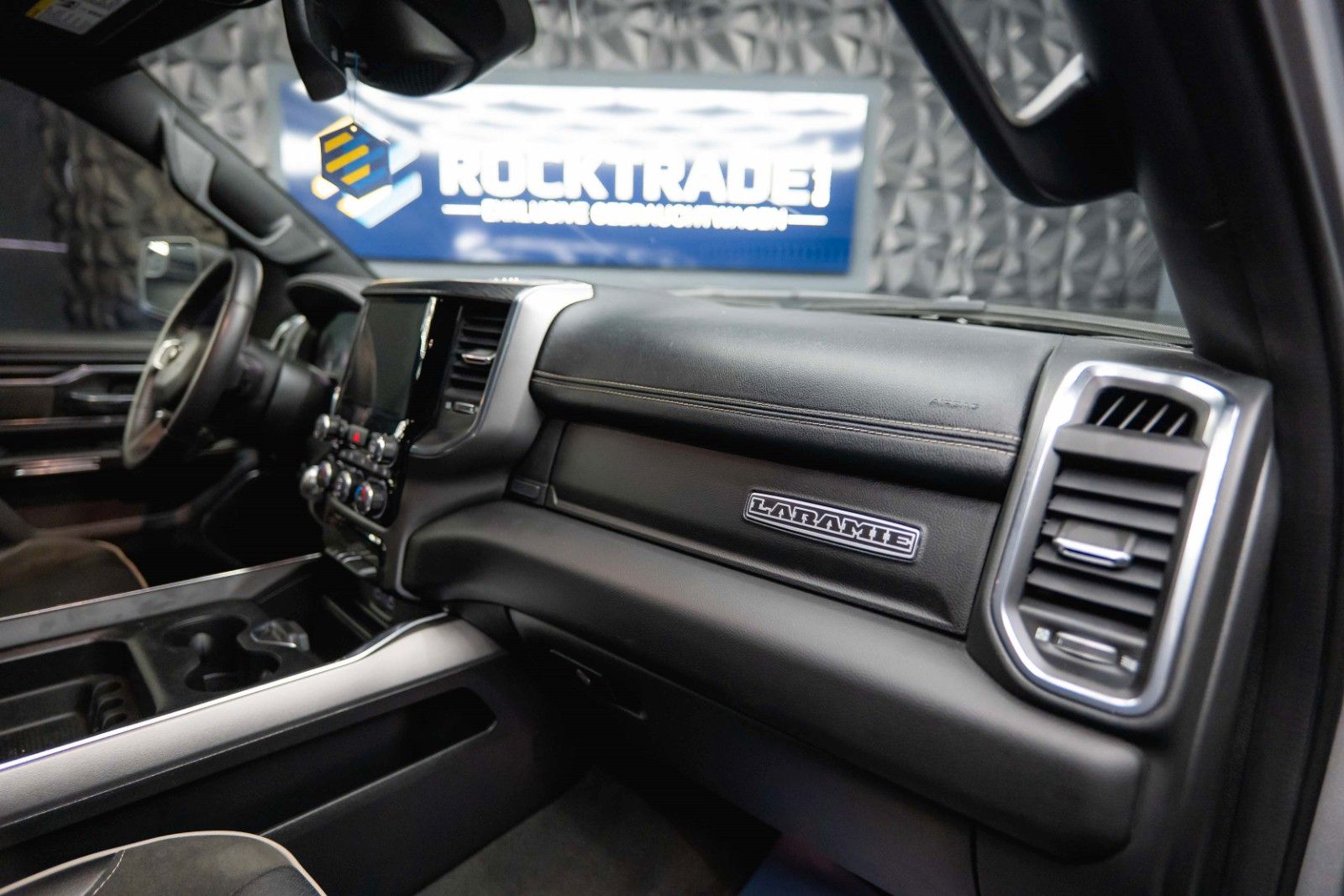 Fahrzeugabbildung Dodge RAM 5.7 V8 HEMI 4x4 LARAMIE Limited Offroad LED
