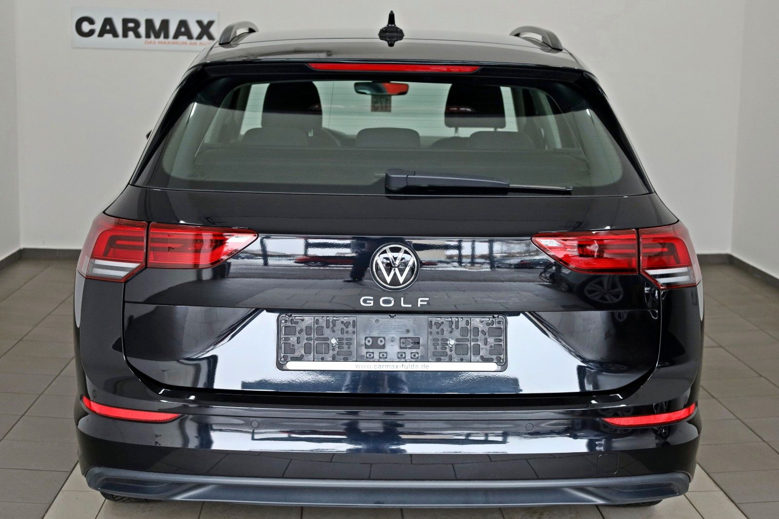 Fahrzeugabbildung Volkswagen Golf VIII Variant Life Navi,LED,SH,PDC,ACC,SR+WR