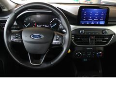 Fahrzeugabbildung Ford Focus Cool & Connect,8-Gang Automatic,Top