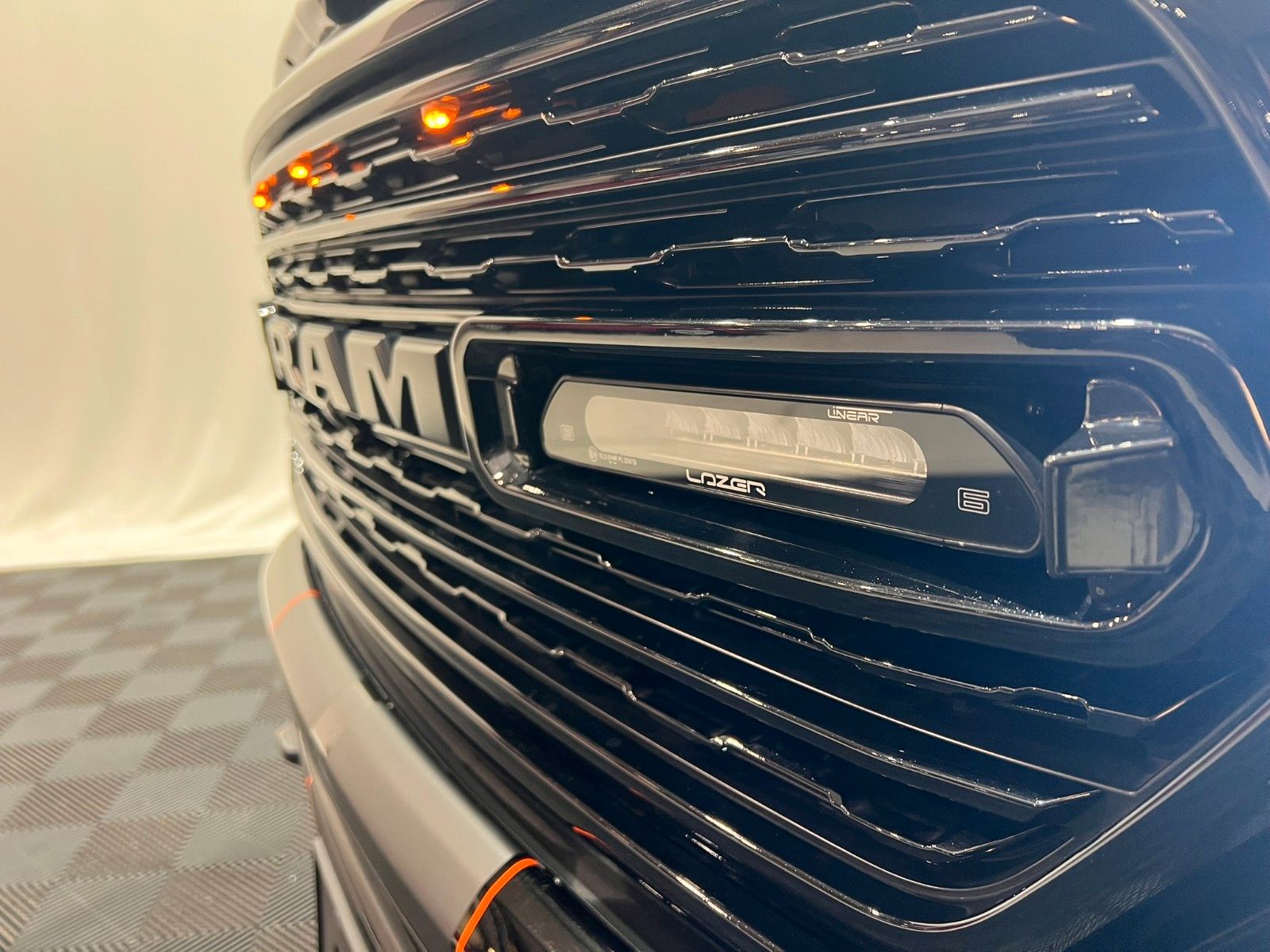 Fahrzeugabbildung Dodge RAM  1500 LIMITED NIGHT CREW CAB 4X4 *RTR UMBAU*