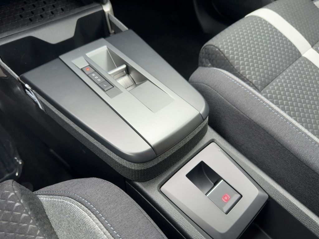 Fahrzeugabbildung Opel Frontera Ultimate, Allwetter, RFK, LHZ, SHZ, PDC