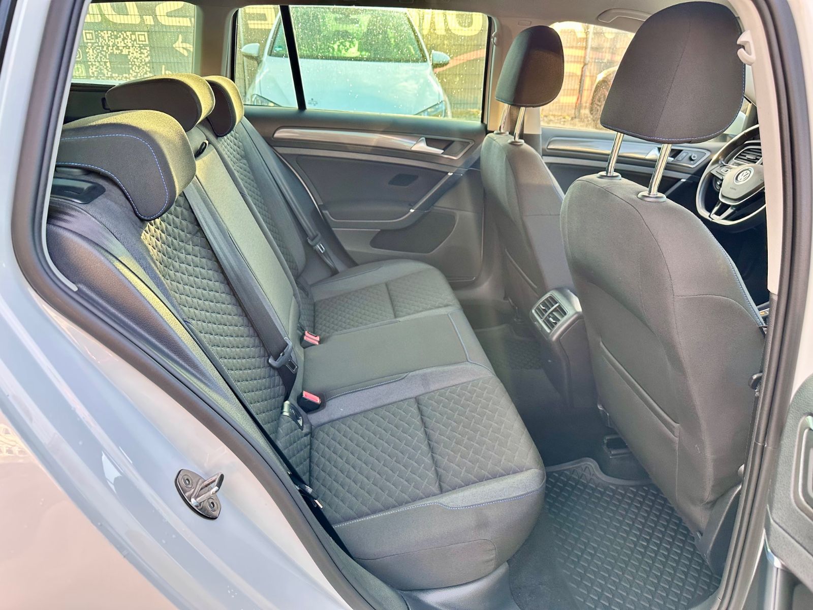 Fahrzeugabbildung Volkswagen GOLF VII VARIANT JOIN*NAVI*