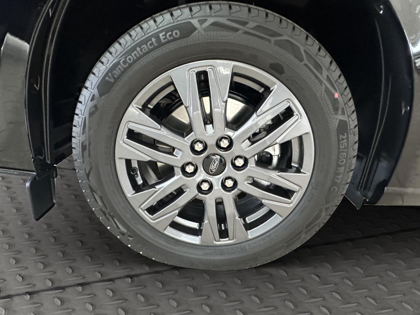 Fahrzeugabbildung Ford Transit Custom Kombi 320 L1 FWD Limited