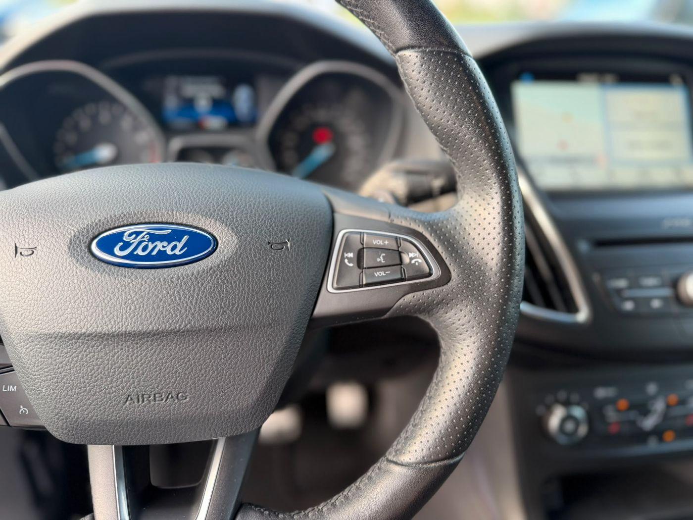 Ford Focus ST-Line Navi PDC SHZ Winterp. Facelift Kam
