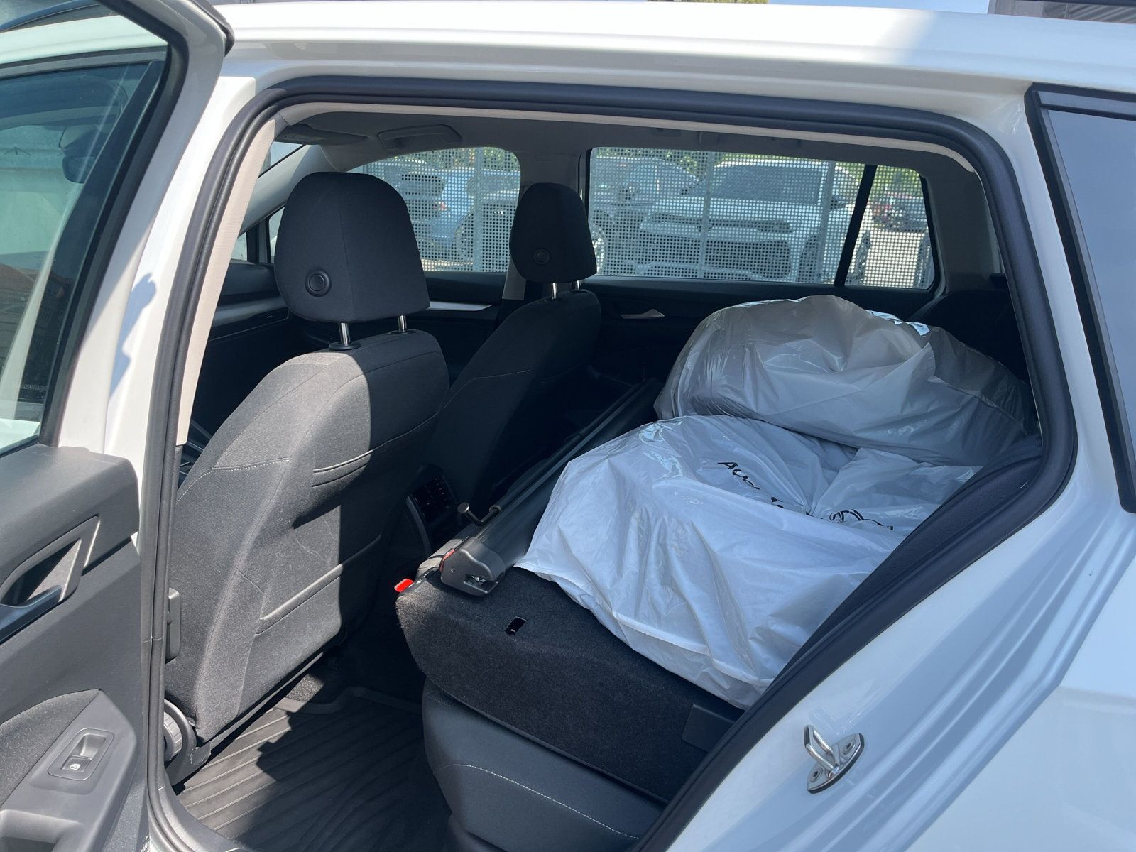 Fahrzeugabbildung Volkswagen Golf VIII Variant 2.0 TDI DSG Life ACC NAVI SHZ