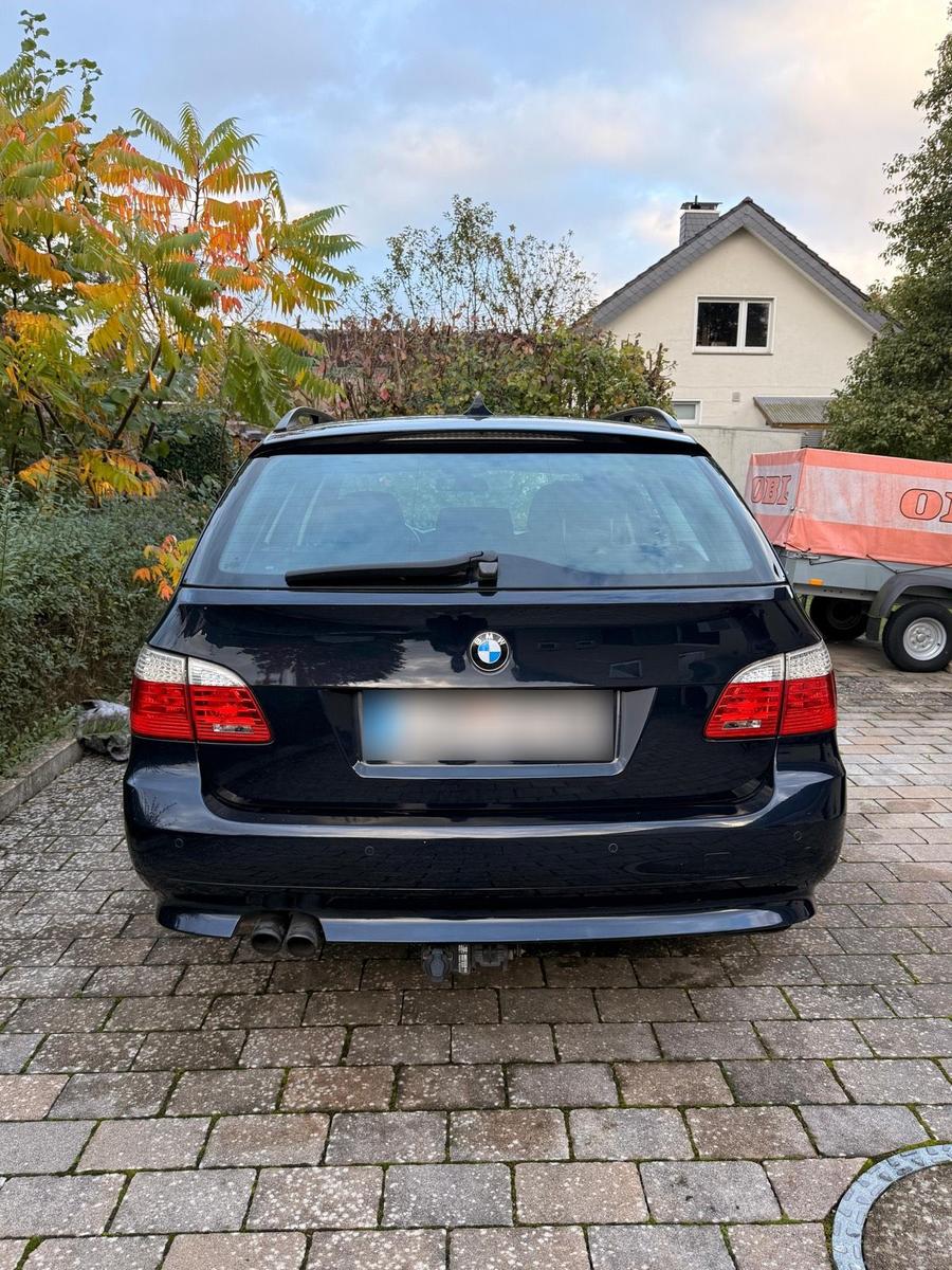 BMW 530 2009 — rear view