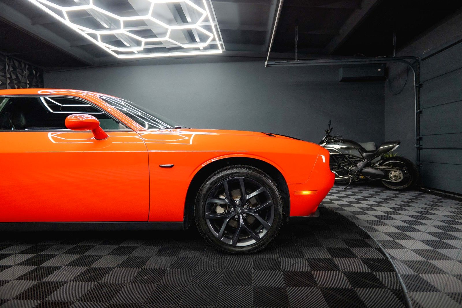 Fahrzeugabbildung Dodge Challenger 3.6 V6 GT SRT Styling *LED*1.Hand*19%