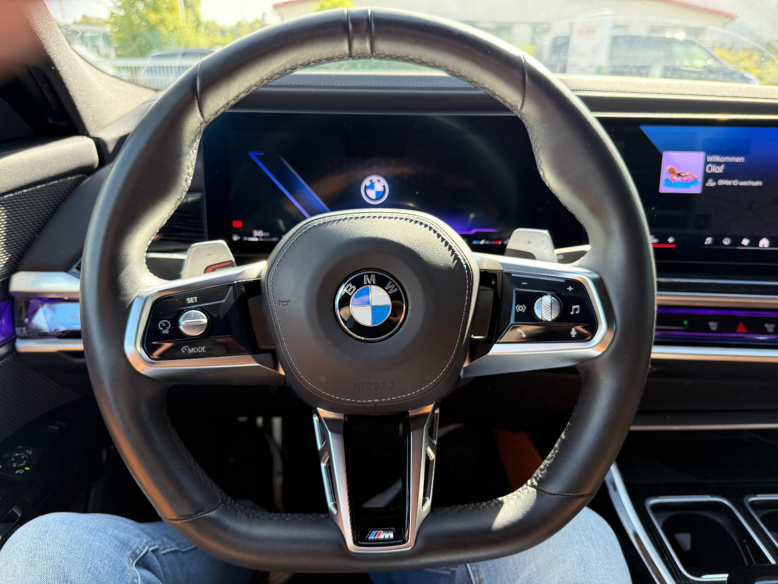 BMW 740d xDrive M Sport Crafted Clarity Sky Lounge