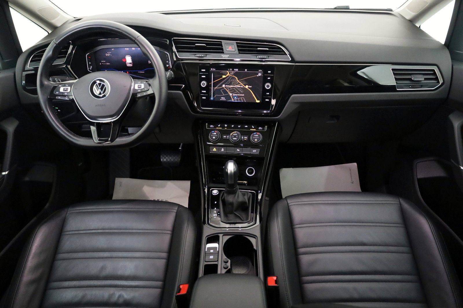 Fahrzeugabbildung Volkswagen Touran Highline Leder,Navi,LED,ACC,Panorama,SH