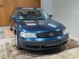 Volkswagen Passat 1.6 / Scheckheft voll / TÜV + Service NEU - gebrauchte VW Passat aus dem Jahr 1996