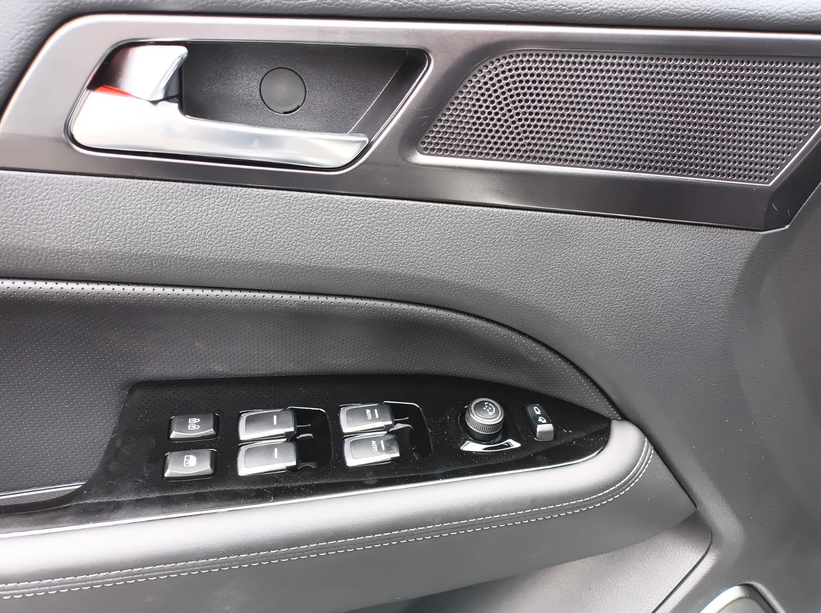 Fahrzeugabbildung KGM REXTON+BLACKLINE+20ZOLL+PANO+360°+KAMERA+LEDER+