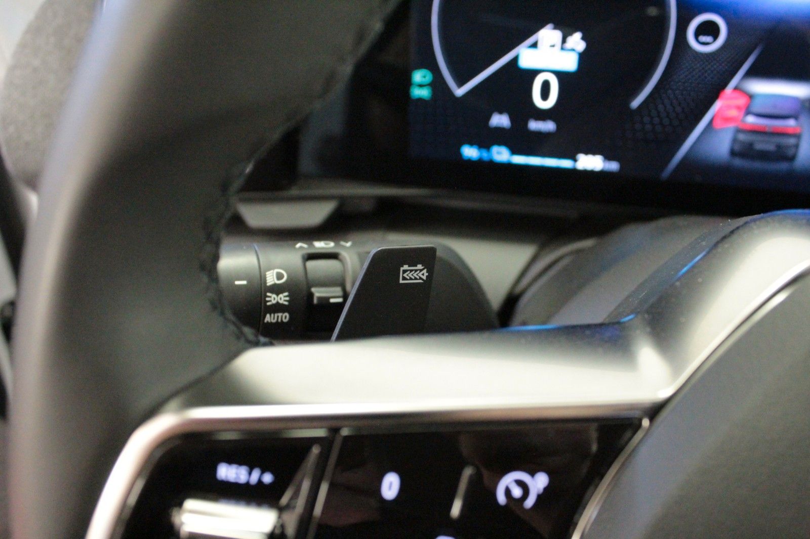 Fahrzeugabbildung Renault Megane E-Tech Electric Equilibre  boost charge
