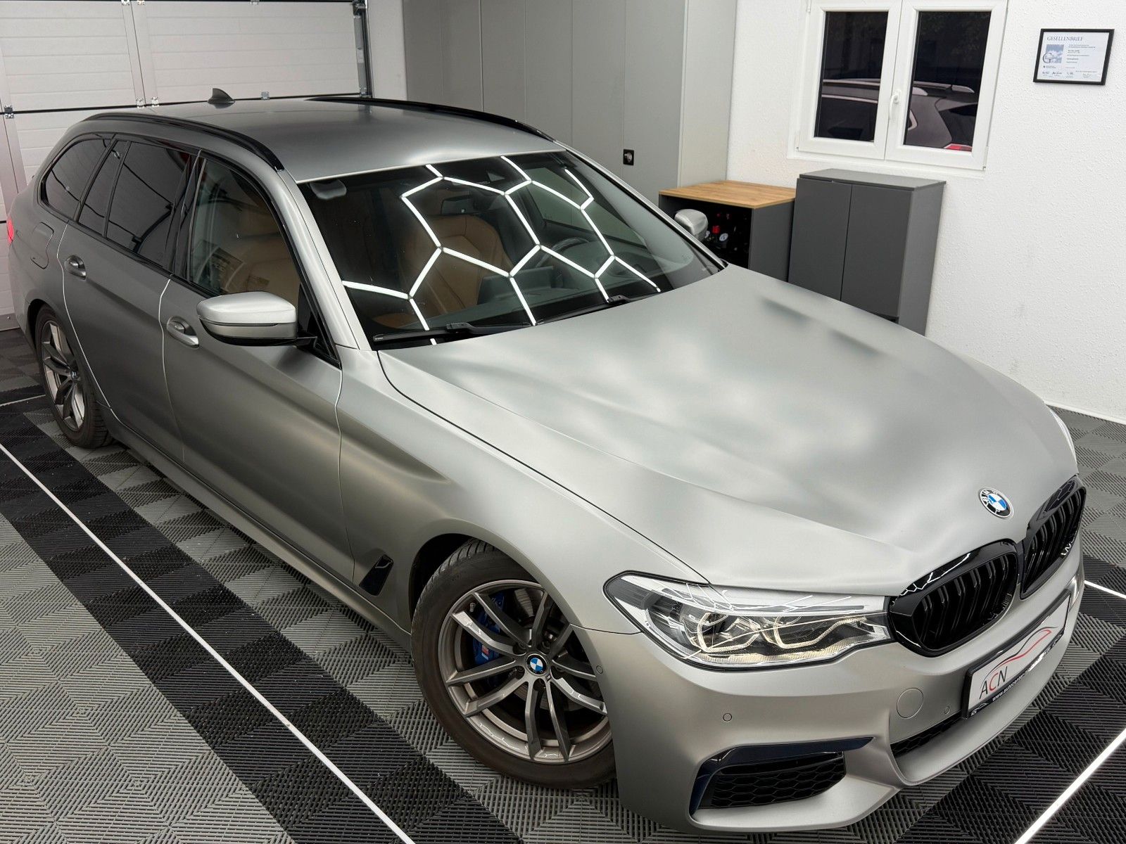 Fahrzeugabbildung BMW 530 d xDrive M SPORT/LED/HuD/FROZEN LACKIERUNG