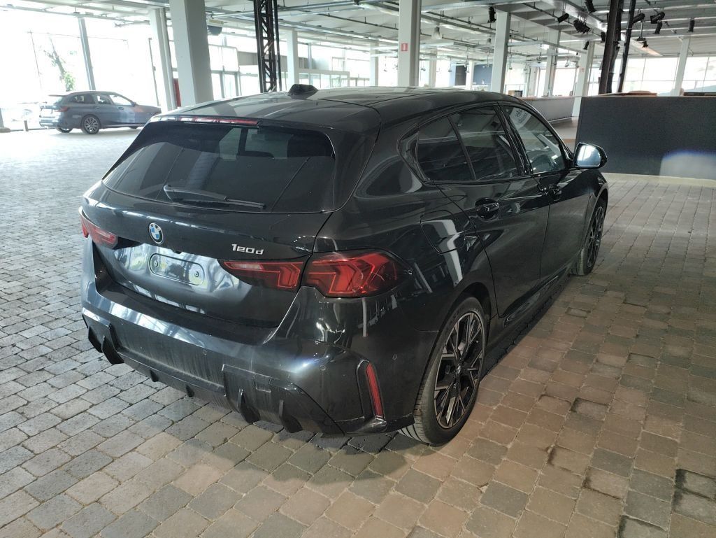 BMW 120 F70 - d Hatch M Sport Design F70 - d Hatch M imagem 3