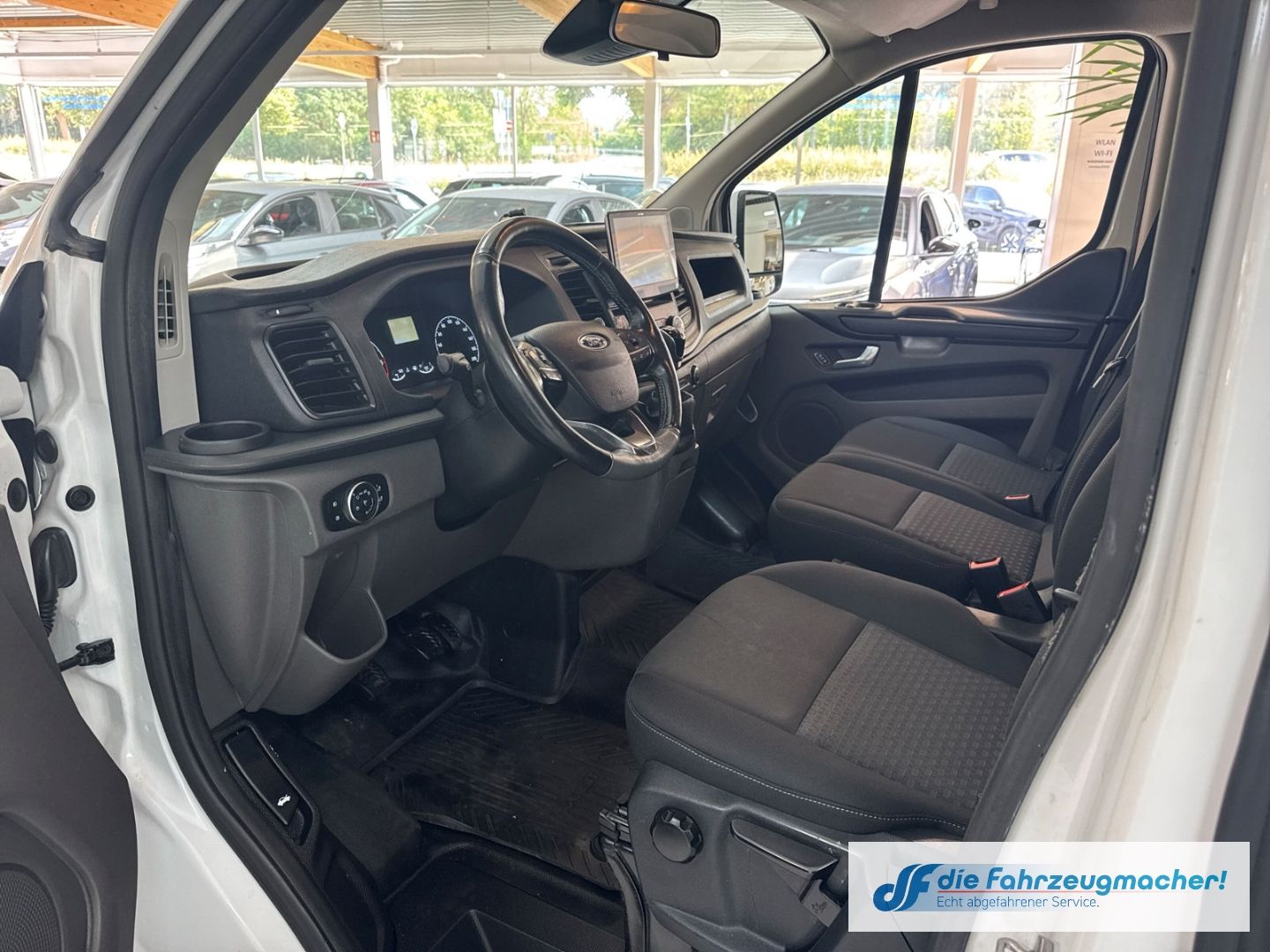 Fahrzeugabbildung Ford Transit Custom Kasten 300 L1 Trend Notbremsass.