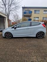 Ford Fiesta ST200 1,6 EcoBoost - Ford Fiesta: Grau