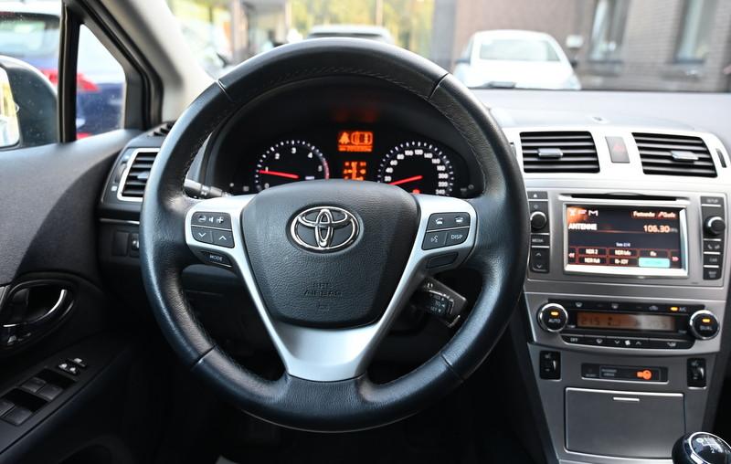Toyota Avensis 2013 — photo 14