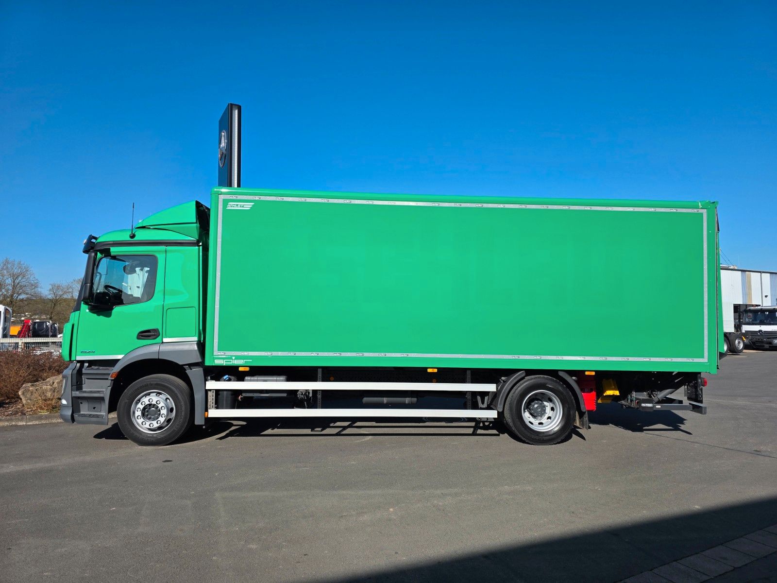 Fahrzeugabbildung Mercedes-Benz Actros 1824 L 4x2 LBW 2.000kg Tür Kamera Navi