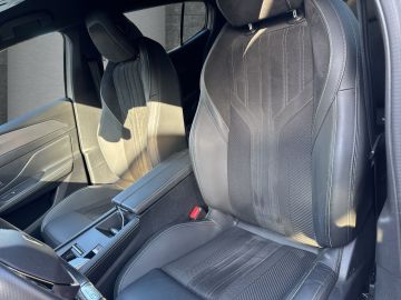 Peugeot 408 - 8