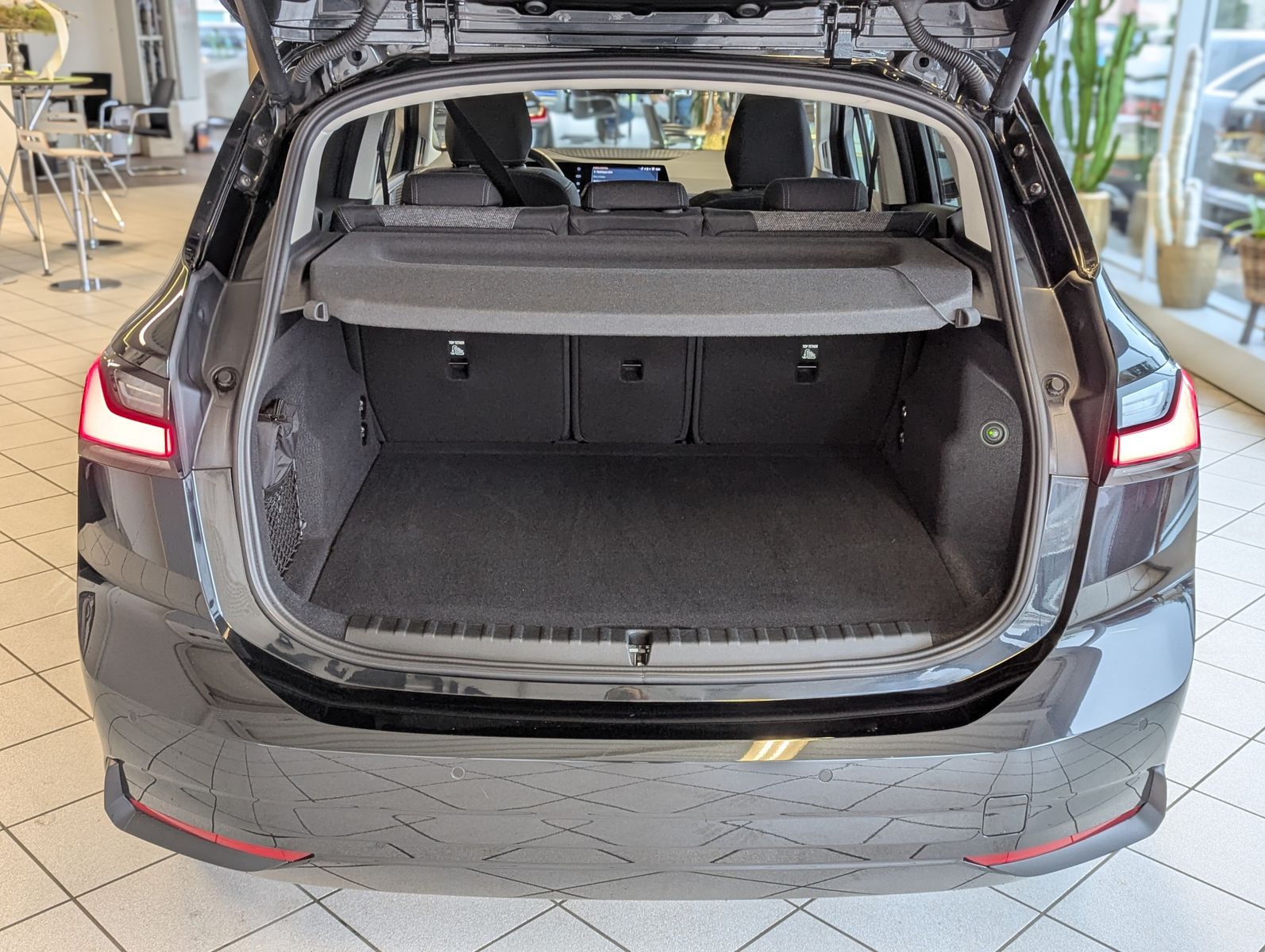 BMW 220 Active Tourer Aut AHK Pano Cam Travel-Paket - Image 17