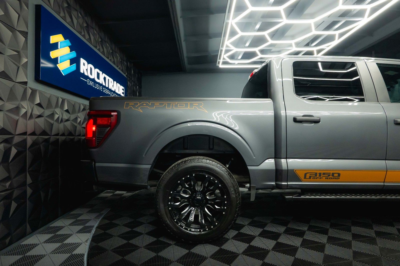 Fahrzeugabbildung Ford F150 5.0L V8 4x4 Offroad SuperCrew RAPTOR 19%