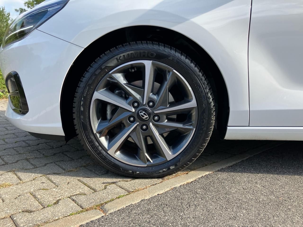 Fahrzeugabbildung Hyundai i30 ADVANTAGE LED*CARPL*SHZ*LHZ*KAM*2Z-K