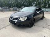 Volkswagen Eos 2.0 TSI Individual Automatik/Navi/ - Volkswagen Eos Individual mit Benzin-Antrieb