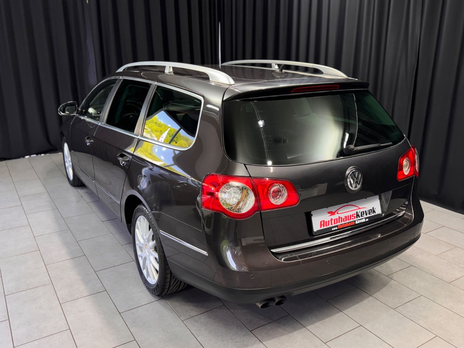 Fahrzeugabbildung Volkswagen Passat Variant Highline|DSG|NAVI|LEDER|TÜV 12/25