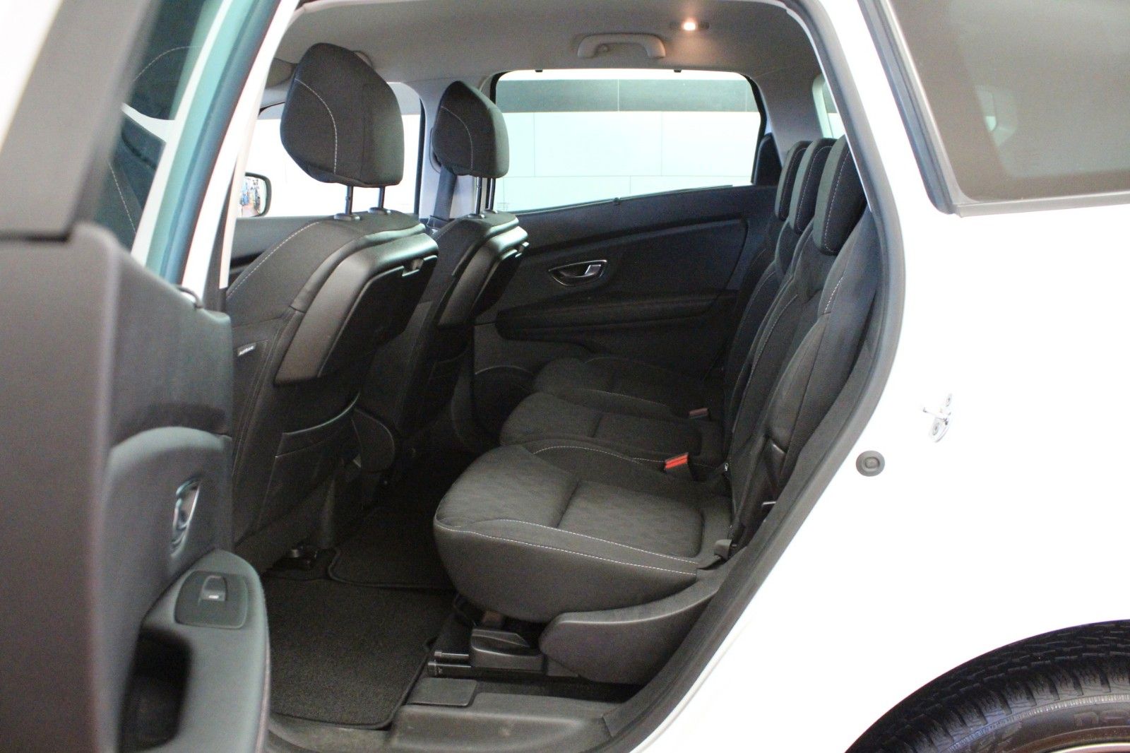 Fahrzeugabbildung Renault Grd Scenic Tce 140 Deluxe*R-Link*Sitzhzg*