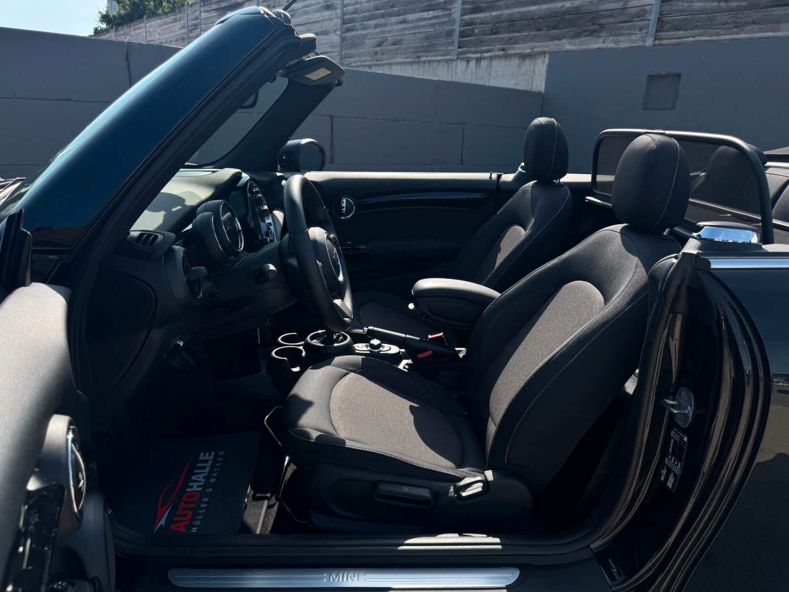 Fahrzeugabbildung MINI Cooper Cabrio Autom. Essential Trim Temp PDC SHZ